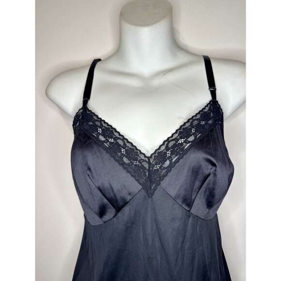 Vintage Vanity Fair Rosette Lace Full Slip Black Satin Size 38 EUC!!! - Picture 3 of 6